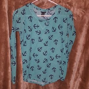 Thin long sleeve shirt